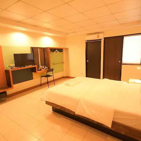 Room At Prachachuen Нонтабури Екстериор снимка