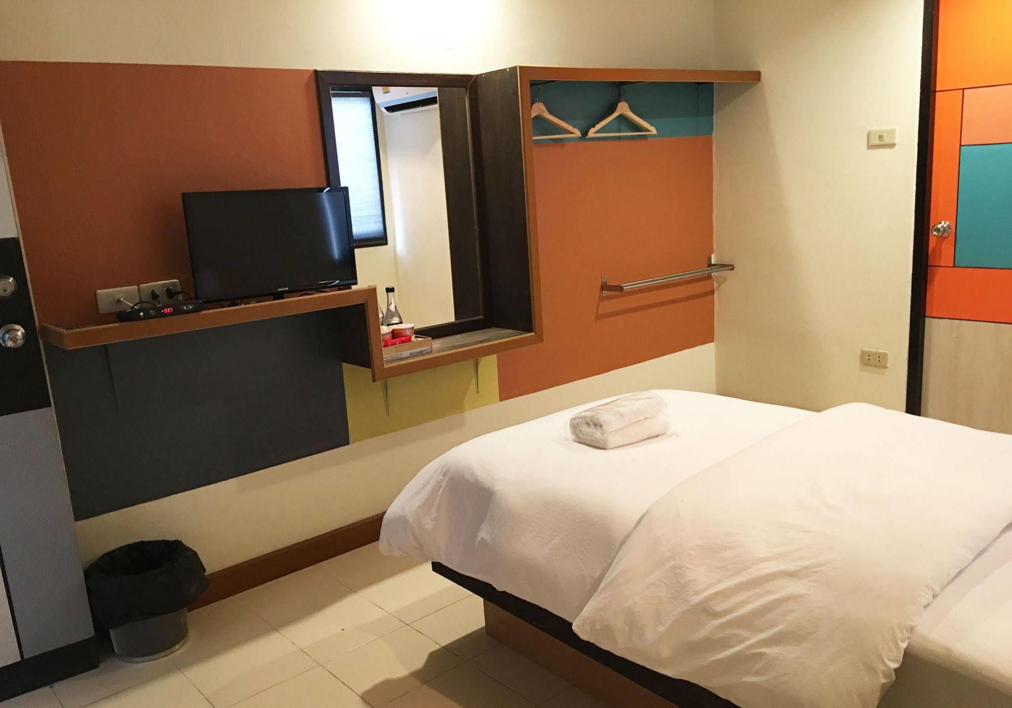 Room At Prachachuen Нонтабури Екстериор снимка