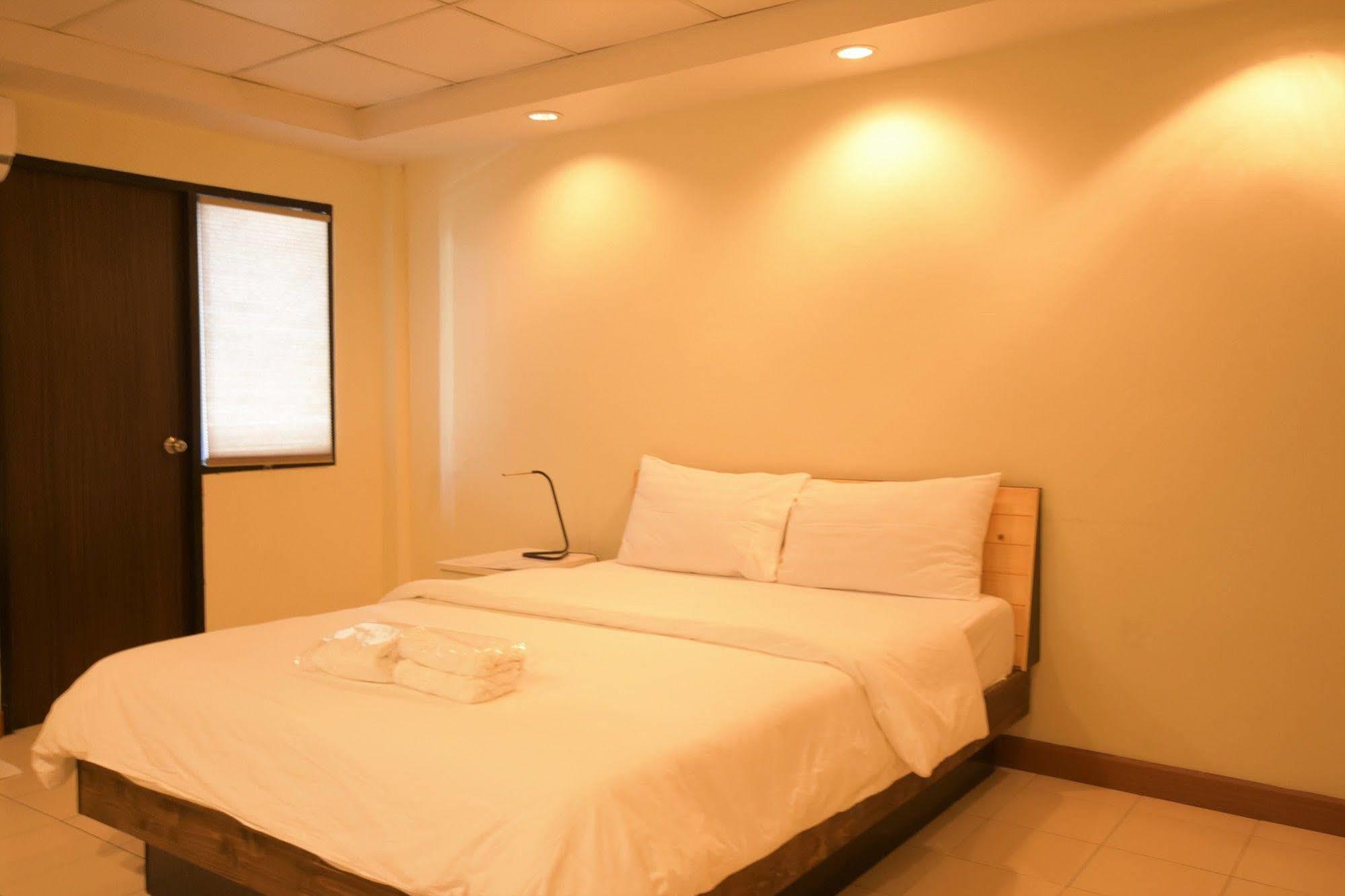 Room At Prachachuen Нонтабури Екстериор снимка