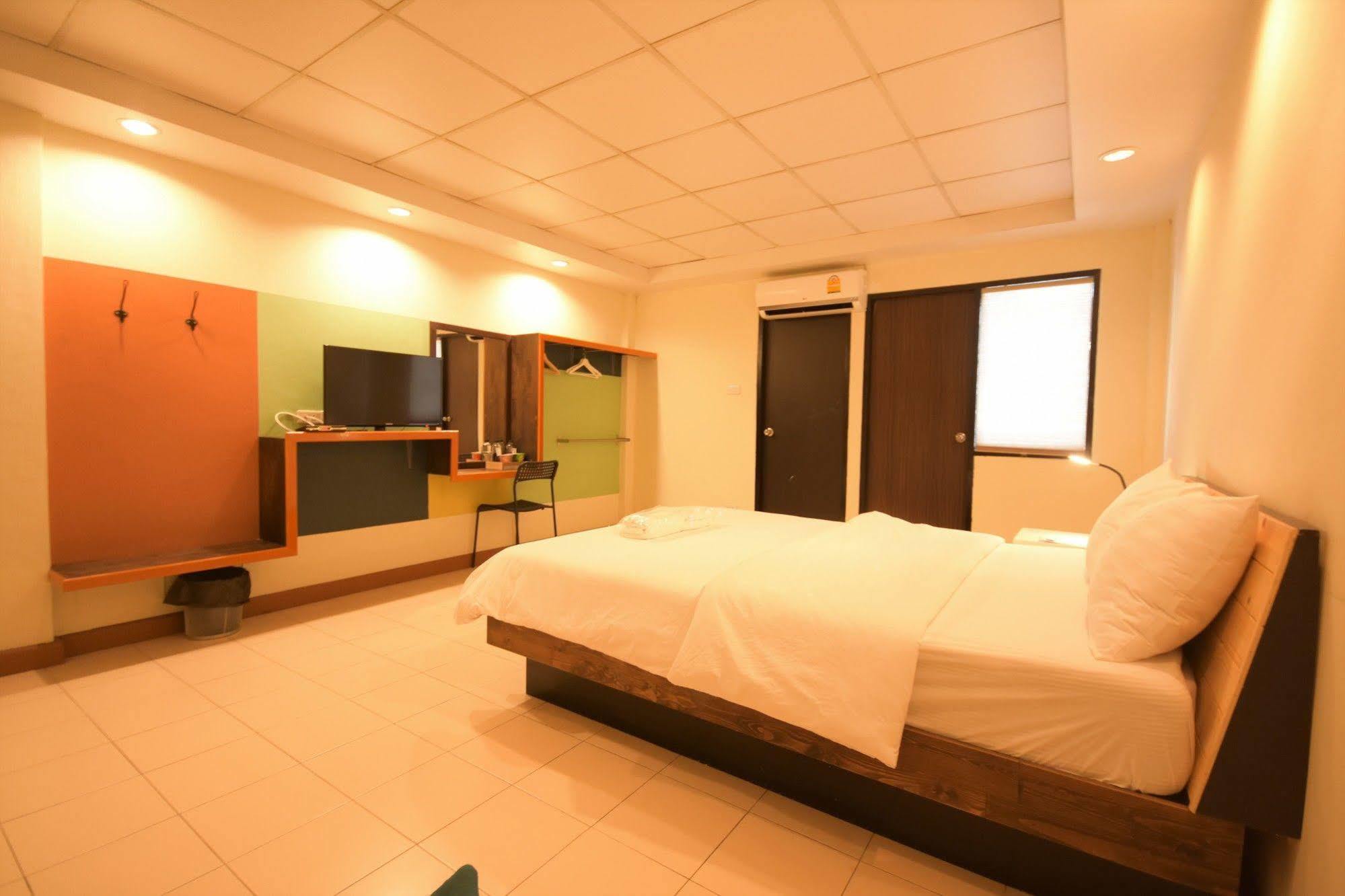 Room At Prachachuen Нонтабури Екстериор снимка