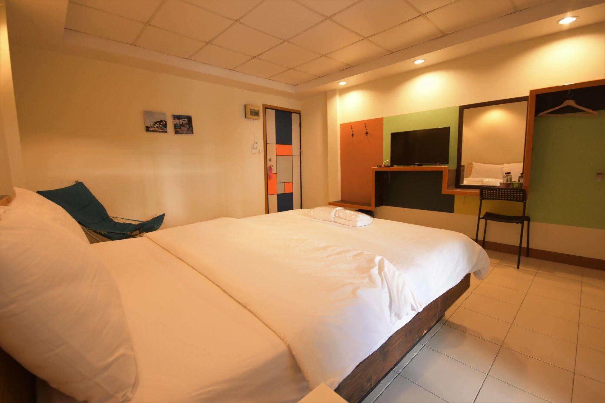 Room At Prachachuen Нонтабури Екстериор снимка