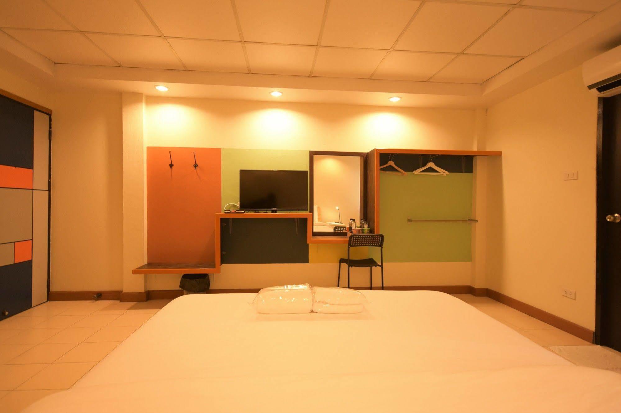 Room At Prachachuen Нонтабури Екстериор снимка