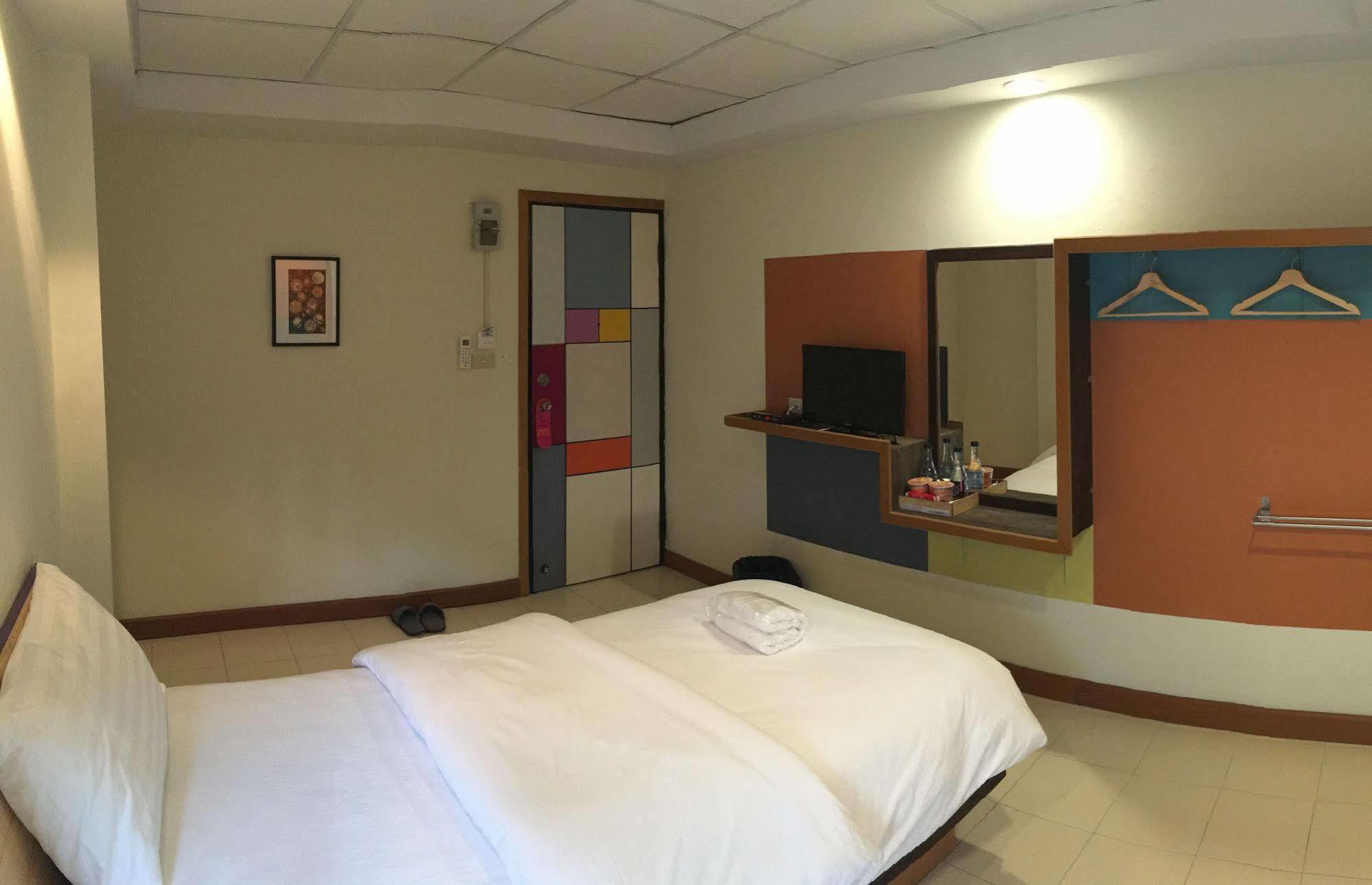 Room At Prachachuen Нонтабури Екстериор снимка